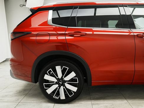 New 2025 Mitsubishi Outlander SEL image 11