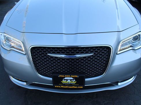 Used 2020 Chrysler 300 Limited image 9