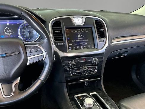 Used 2016 Chrysler 300 Limited RWD image 9