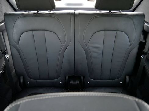 Used 2020 BMW X7 xDrive40i w/ M Sport Package AWD/4WD image 15