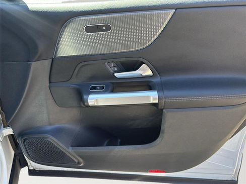 Used 2022 Mercedes-Benz GLB 250 4MATIC w/ Premium Package Lite image 29