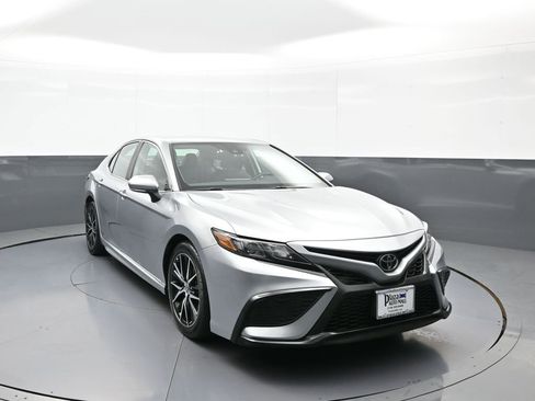 Certified 2023 Toyota Camry SE w/ Cold Weather Package AWD/4WD image 3