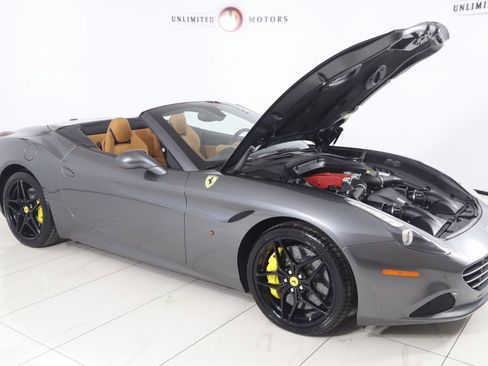 Used 2018 Ferrari California T image 31