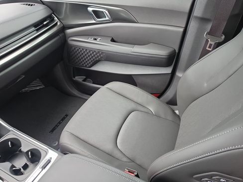 New 2026 Kia Carnival SX w/ SX Dark Edition Package FWD image 16