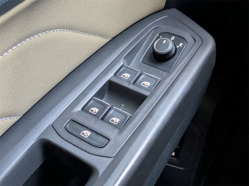 Used 2023 Volkswagen Atlas Cross Sport SE image 33