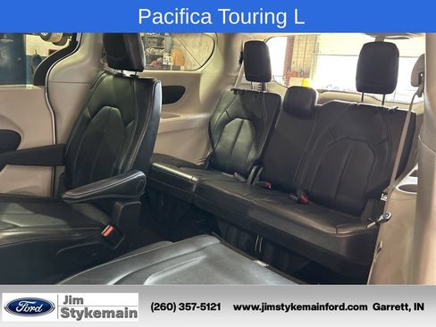 Used 2024 Chrysler Pacifica Touring-L FWD image 37