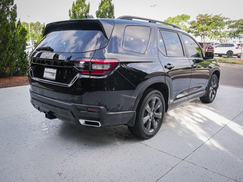 Used 2025 Honda Pilot Sport image 10