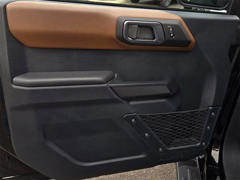 Used 2024 Ford Bronco Outer Banks image 11