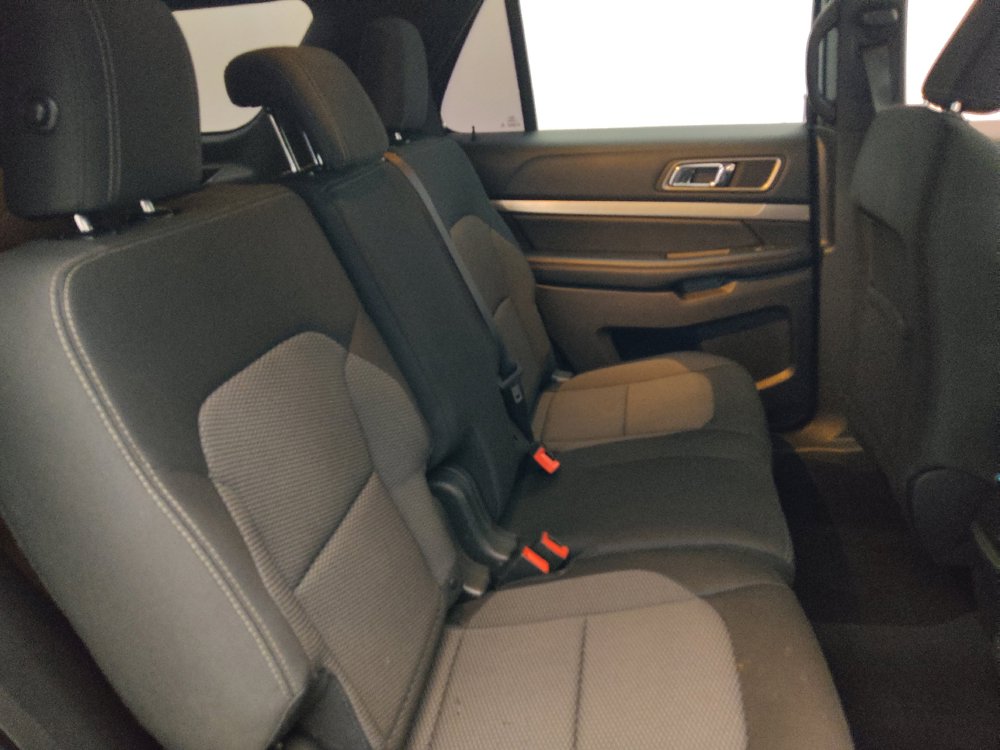 Used 2018 Ford Explorer XLT FWD image 19