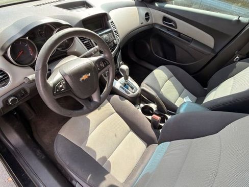 Used 2013 Chevrolet Cruze LS image 2