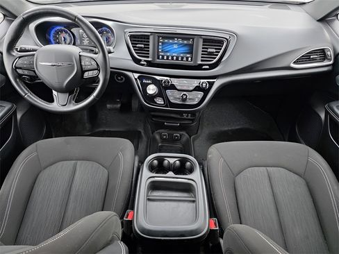 Used 2020 Chrysler Pacifica Touring w/ S Appearance Package image 24