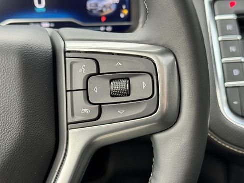 Used 2023 Chevrolet Suburban Premier image 29