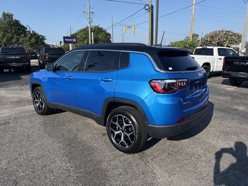 Used 2025 Jeep Compass Limited AWD/4WD image 10