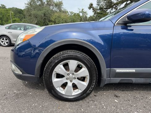 Used 2011 Subaru Outback 2.5i Limited AWD/4WD image 2
