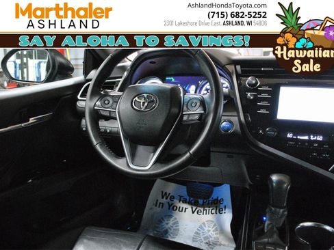 Used 2018 Toyota Camry XLE image 11
