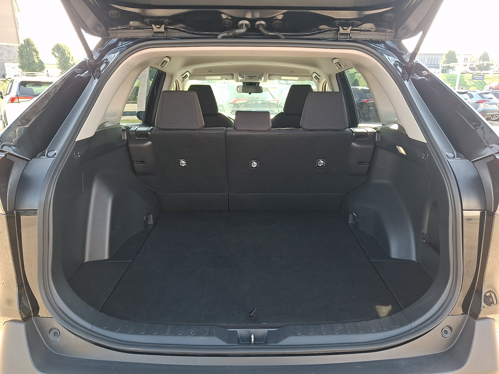 Used 2025 Toyota RAV4 LE AWD/4WD image 29