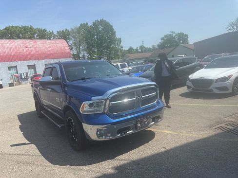 Used 2017 RAM 1500 Laramie w/ Convenience Group AWD/4WD image 5