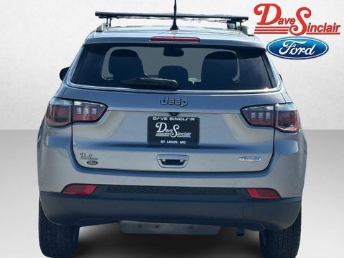 Used 2018 Jeep Compass Latitude w/ Popular Equipment Group FWD image 8