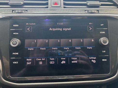 Used 2019 Volkswagen Tiguan SE w/ Panoramic Sunroof Package image 12