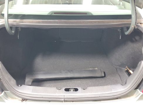 Used 2005 Ford Taurus SE FWD image 9
