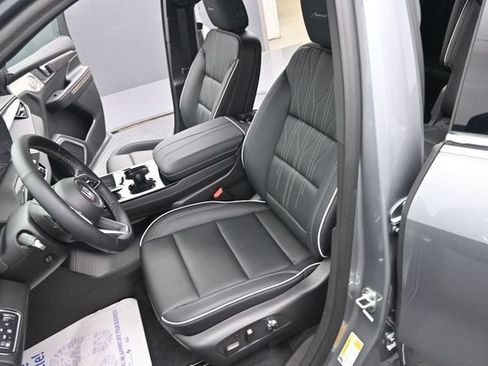 Used 2025 Buick Enclave Avenir w/ LPO, Floor Liner Package AWD/4WD image 21