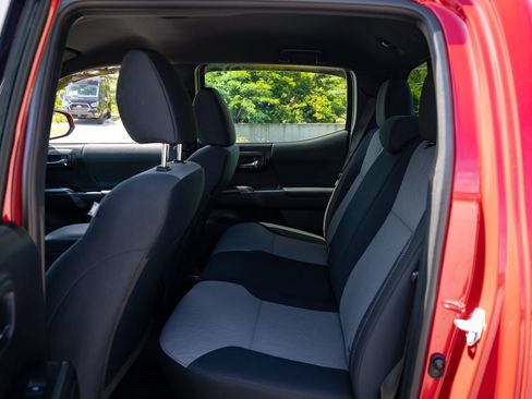 Used 2021 Toyota Tacoma TRD Off-Road AWD/4WD image 18