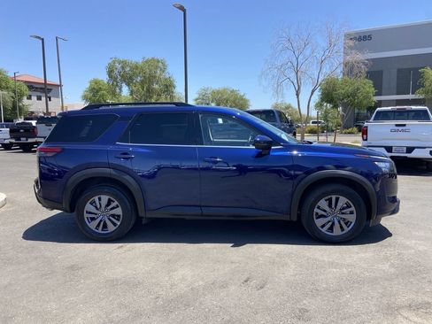 Used 2025 Nissan Pathfinder SV FWD image 2