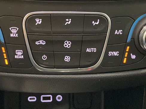 Used 2019 Chevrolet Equinox LT FWD image 30