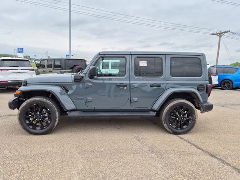 Used 2025 Jeep Wrangler Unlimited Sahara AWD/4WD image 6
