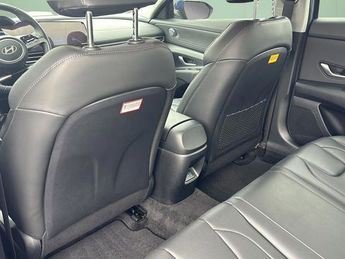 Certified 2025 Hyundai Elantra Limited image 22