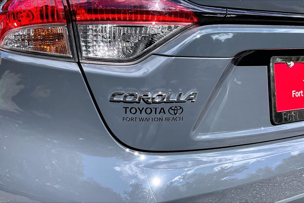 Used 2025 Toyota Corolla LE FWD image 27