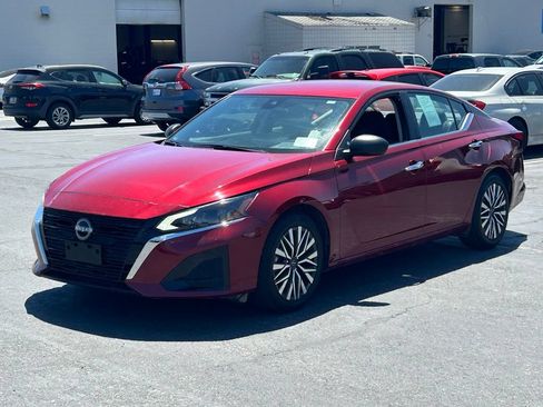 Used 2025 Nissan Altima 2.5 SV FWD image 8