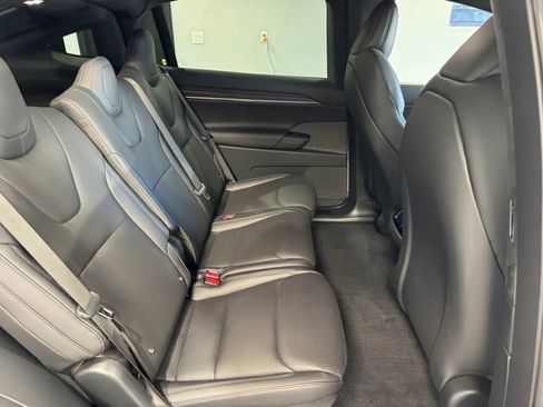 Used 2024 Tesla Model X image 8