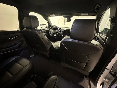 Used 2023 Chevrolet Traverse RS AWD/4WD image 27