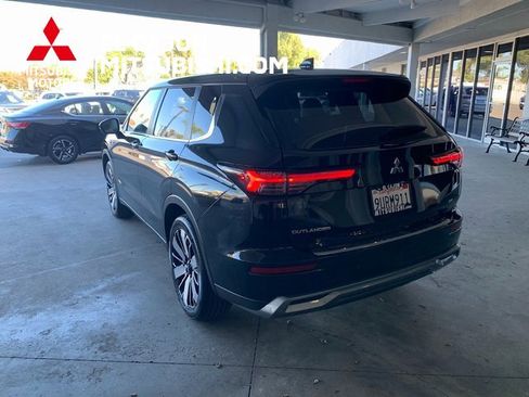 Used 2025 Mitsubishi Outlander SE image 5