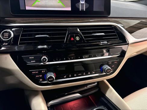 Used 2023 BMW 530i w/ Convenience Package RWD image 33