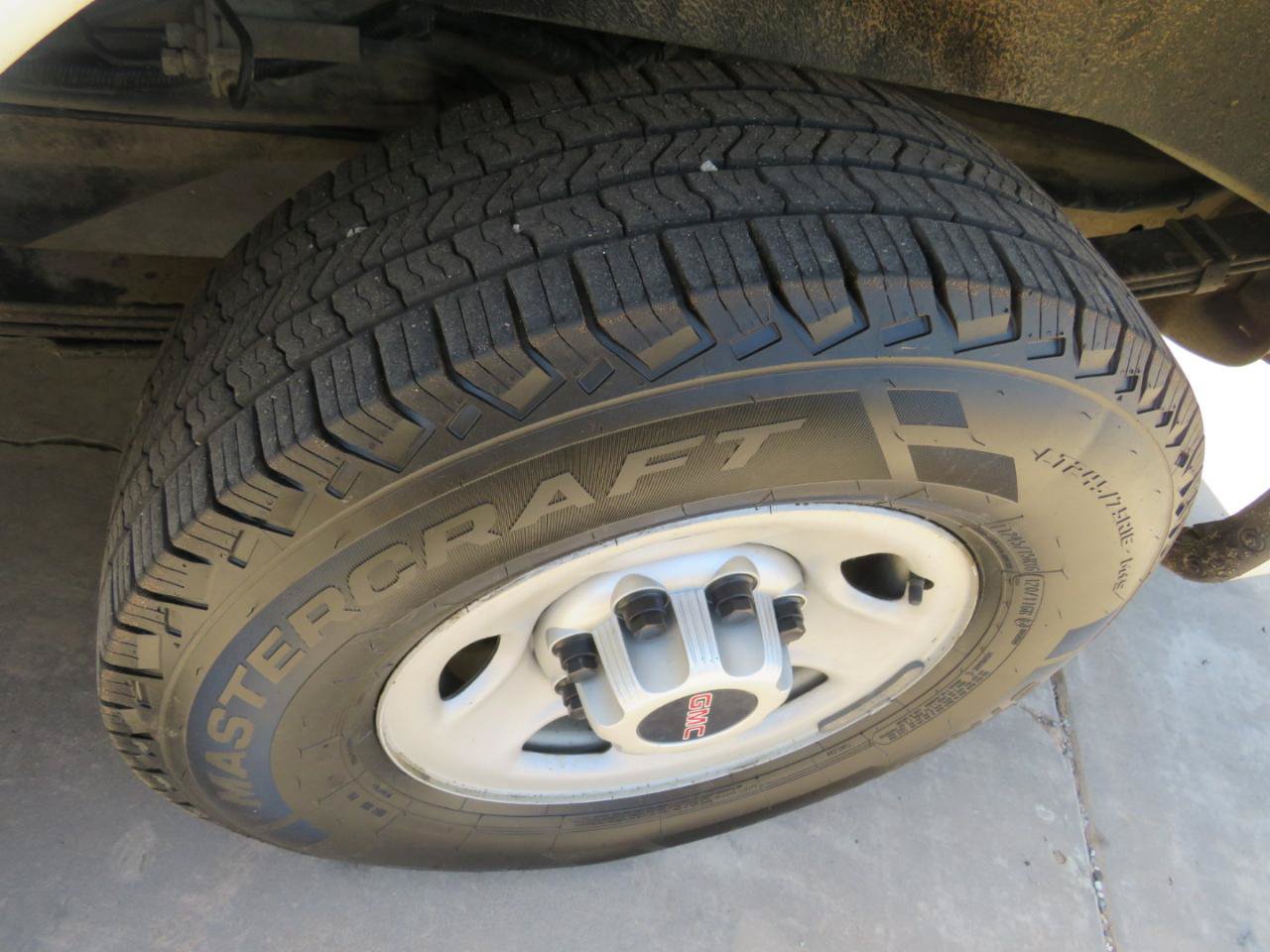 Used 2015 GMC Savana 2500 RWD image 16