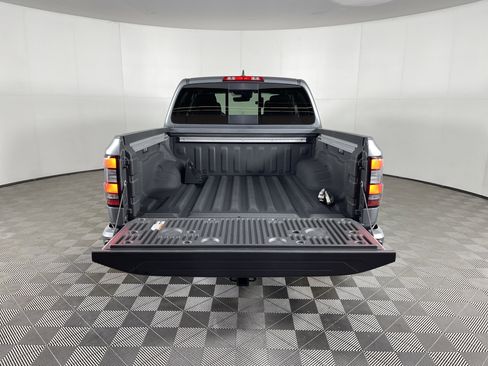 Used 2025 Nissan Frontier SL w/ Graphics Package image 9