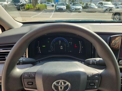 Used 2026 Toyota Camry LE w/ Convenience Package FWD image 19