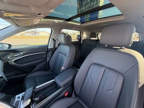 Used 2023 Audi e-tron Premium w/ Convenience Plus Package image 12