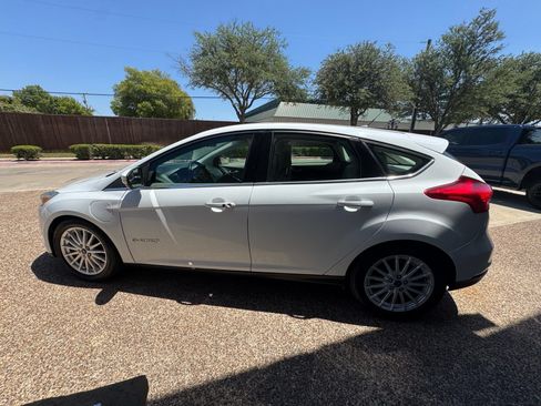 Used 2018 Ford Focus Electric Hatchback FWD image 9