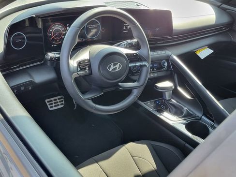 Certified 2025 Hyundai Elantra SEL FWD image 5