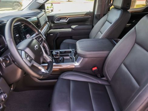 Used 2025 Chevrolet Silverado 1500 LT Trail Boss w/ Convenience Package II image 12