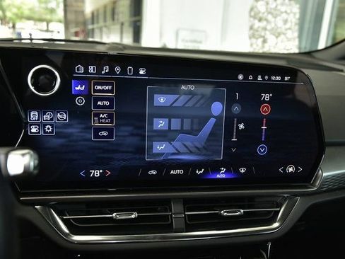 Used 2025 Chevrolet Equinox EV LT image 26