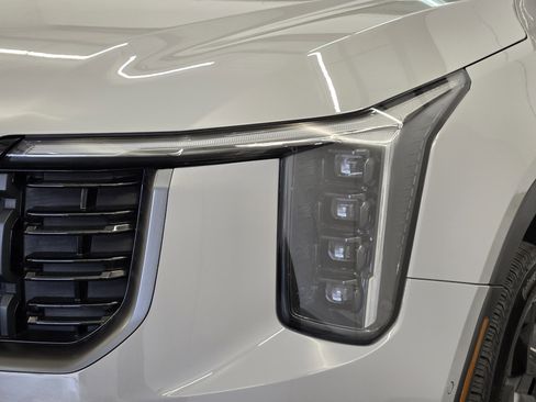 Used 2025 Kia Sorento SX image 8