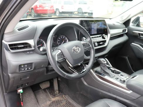 Used 2021 Toyota Highlander Platinum AWD/4WD image 10
