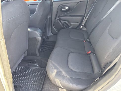 Used 2023 Jeep Renegade Latitude image 27