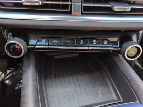 Used 2024 Chevrolet Equinox EV LT w/ LPO, All-Weather Mat Package image 21