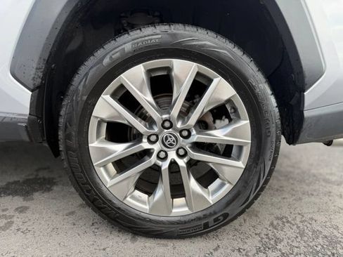 Used 2020 Toyota RAV4 Limited AWD/4WD image 30