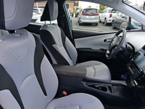 Used 2020 Toyota Prius LE AWD/4WD image 15